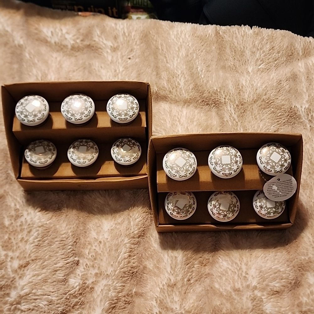 Beautiful 12 Pulls Or Knobs!